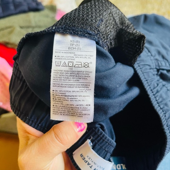 Old navy tech taper joggers - boys XS - Picture 2 of 4